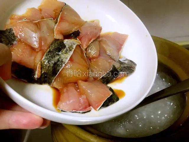 最后放入鱼片煮一分钟关火。