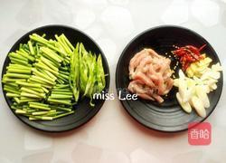 蒜薹炒肉丝的做法图解2
