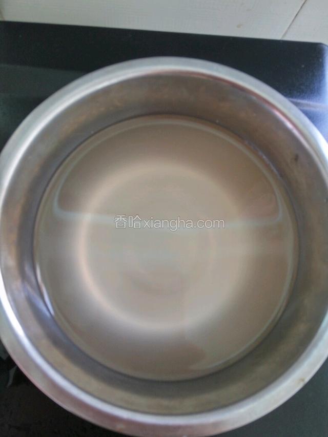 椰汁过筛，滤去碎屑