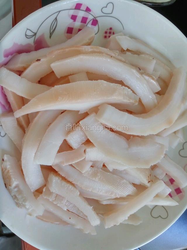 削去外膜，切片或切条
