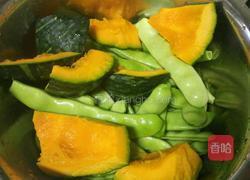 窝瓜炖豆角的做法图解1