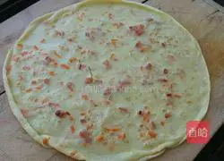 Illustration of how to make salad egg pancake 9