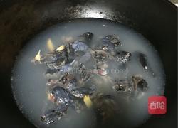 椰子红枣枸杞乌鸡汤的做法图解1