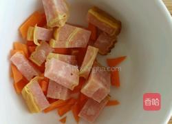 鸡蛋虾仁火腿炒饭的做法图解2