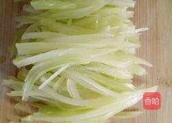 凉拌莴笋的做法图解1