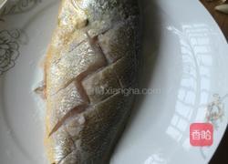 清蒸黄鱼的做法图解1