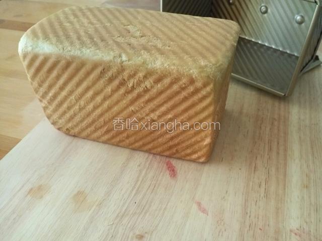 放入预热好的好烤箱，180度35分钟 放凉切片享用吧