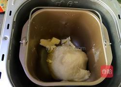 豆沙面包的做法图解2