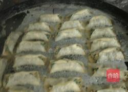 肉三鲜锅贴的做法图解6