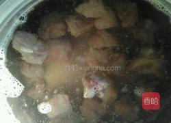 木耳菱角玉米骨头汤的做法图解4