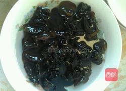 木耳菱角玉米骨头汤的做法图解7