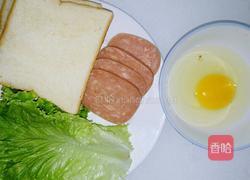 鸡蛋三明治的做法图解1