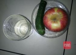 黄瓜苹果汁的做法图解1