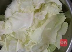 炝炒圆白菜的做法图解2