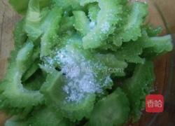 糖醋拌苦瓜的做法图解6