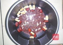 红枣红豆花生汤的做法图解3