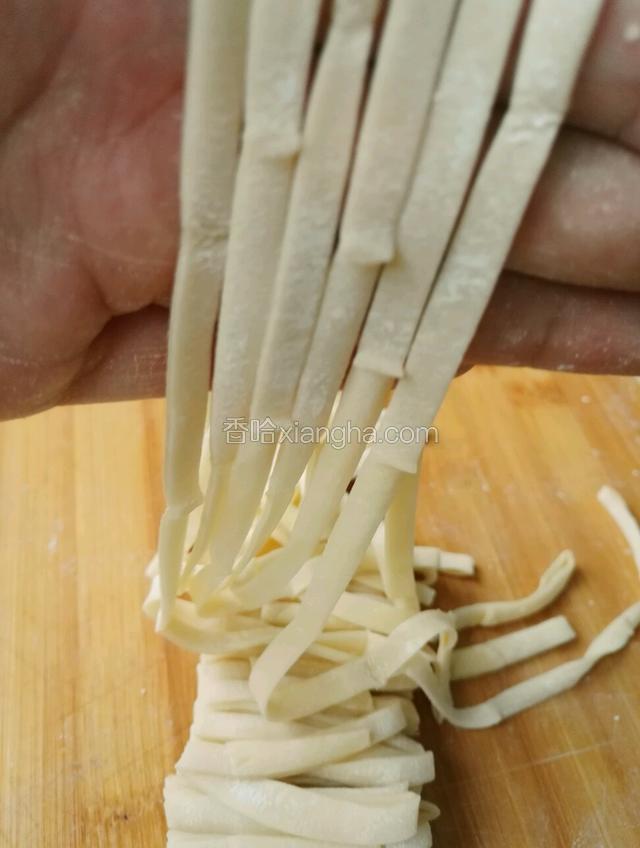 捏起顶部一根根面条就好了