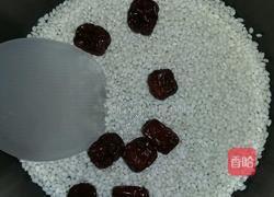 红枣大米粥的做法图解1