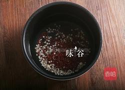 紅豆薏米粥的做法图解3