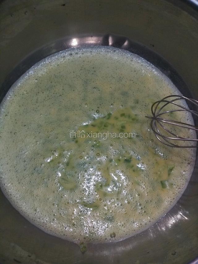用手打蛋器搅拌均匀