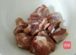 玉米排骨汤的做法图解1