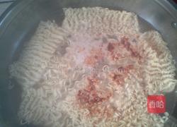 鸡蛋方便面的做法图解3