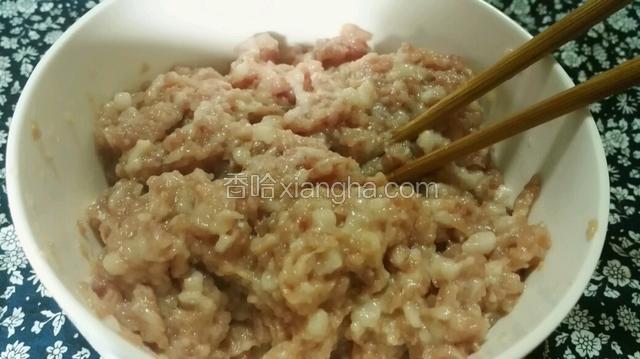 朝一个方向搅拌均匀。