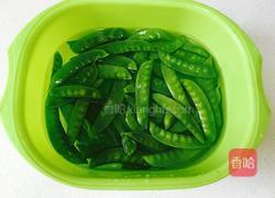 荷兰豆炒肉的做法图解1