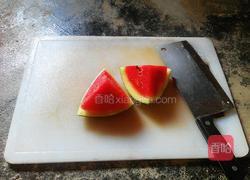 榨西瓜汁的做法图解2