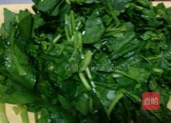 菠菜拌花生米的做法图解2
