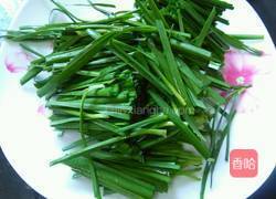 绿豆芽炒韭菜的做法图解2