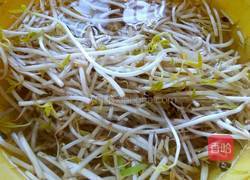 绿豆芽炒韭菜的做法图解3