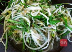 绿豆芽炒韭菜的做法图解8