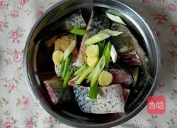 清炖鲤鱼的做法图解3