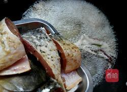 清炖鲤鱼的做法图解7