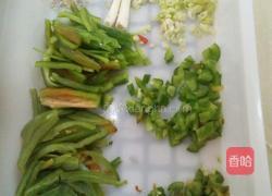 五彩缤纷辣子鸡丁的做法图解2