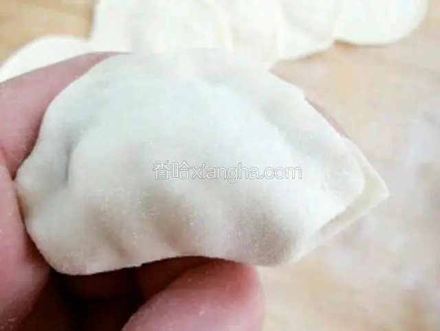 将周边捏紧