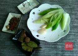 土豆烧五花肉的做法图解1