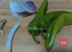 尖椒炒肉的做法图解1