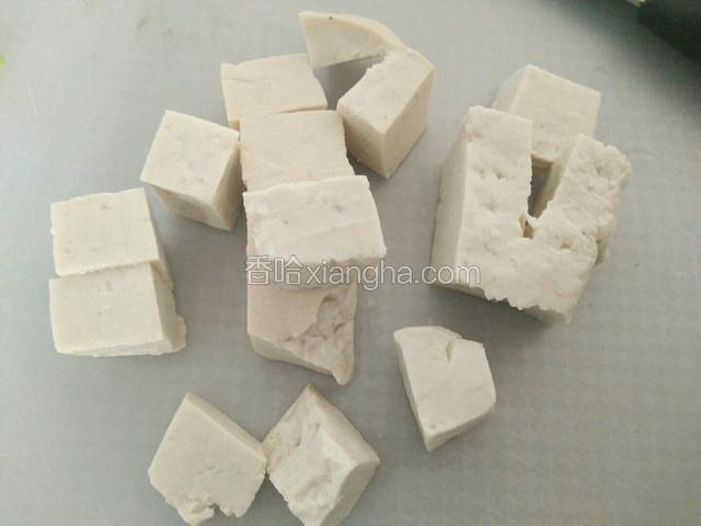 豆腐切小块
