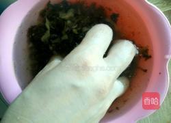 黄豆炒咸菜的做法图解2