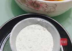 广式白莲蓉蛋黄月饼的做法图解3
