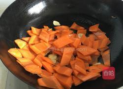 胡萝卜炒木耳的做法图解4