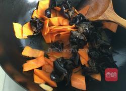 胡萝卜炒木耳的做法图解6