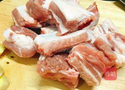 海带排骨汤的做法图解1