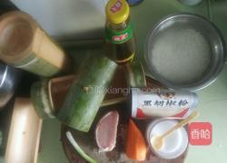 黑椒里脊胡萝卜竹筒饭的做法图解1