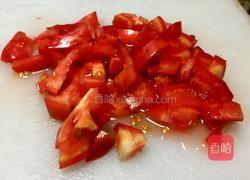 鲜榨番茄汁的做法图解2