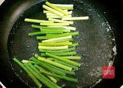 蒜苔炒腊肠的做法图解7