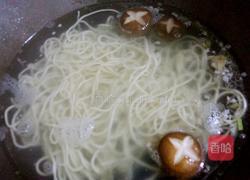 香菇虾仁面的做法图解9