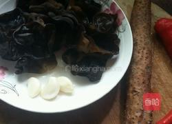 黑木耳炒山药的做法图解1